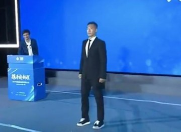 德甲-吴曦：热爱是我生涯的关键词，让我选金球会增选于汉超