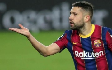 亚冠-巴萨两个左后卫都换？西媒：阿尔瓦不降薪就会走