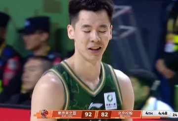 德甲-北控末节5分钟8中0一球不进，南京轰出19-2反超北控10分