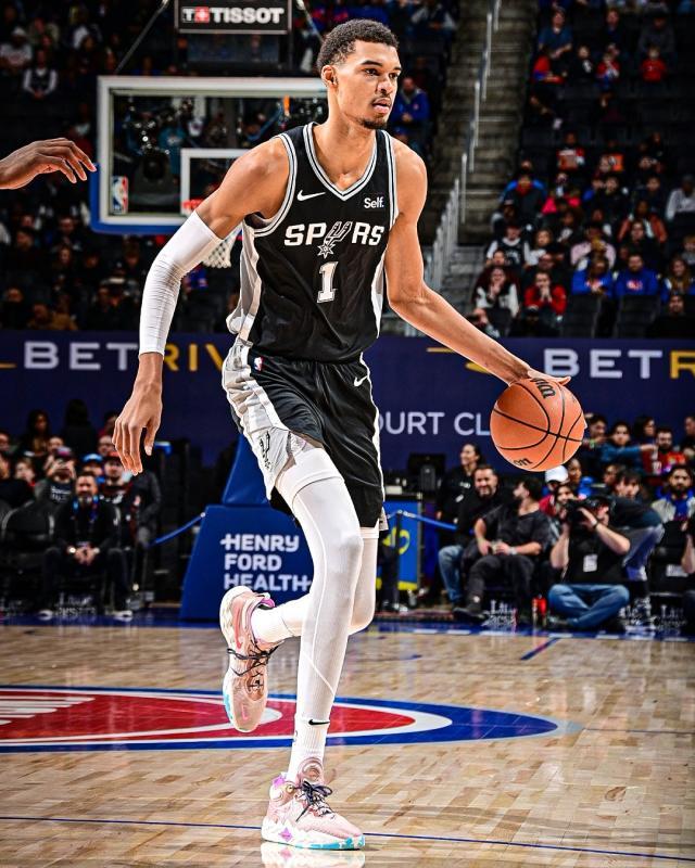 1705573213643053273.jpg GDhzWL6WgAAS4Ls.jpg